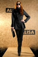 Короткий черный плащ от AlisaFashion